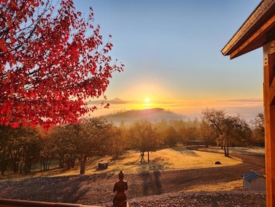 198 Flamingo Dr, Eagle Point, OR 97524 - photo 2