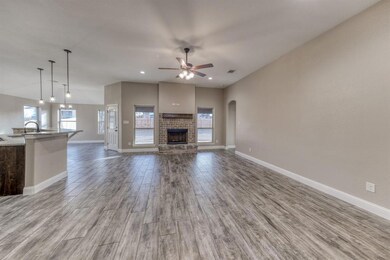 900 Avagail Ave, Springtown, TX 76082 - photo 4