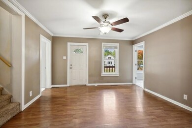 02_406NElm_1_LivingRoom_LowRes