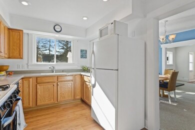 04_411OakSt_5_Kitchen_LowRes
