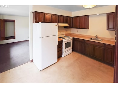 1910 SE Stark St, Portland, OR 97214 - photo 7