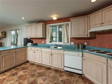 3 Chestnut Ln, York, ME 03909 - photo 2