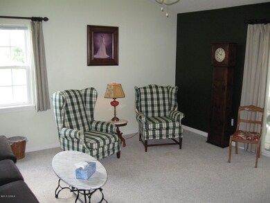 804 Courtyard East LR