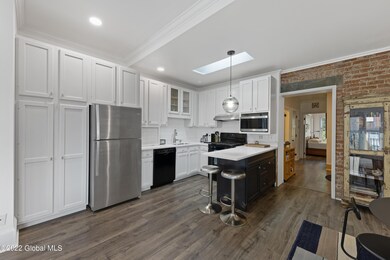 380 Hamilton St, Albany, NY 12210 - photo 4