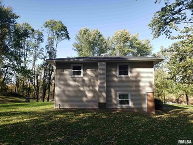 5625 W 46th St, Davenport, IA 52806 - photo 3