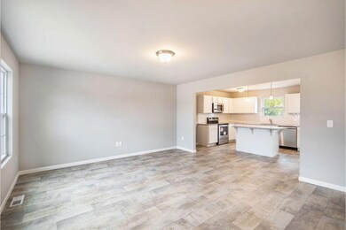 3-MCV007-i2080-Great Room1