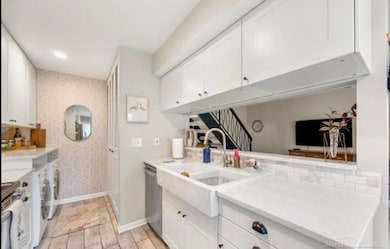 2924 Meadowbrook Ct, Lake Orion, MI 48360 - photo 5