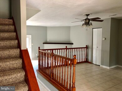 822 Beaver Ln, Reading, PA 19606 - photo 2