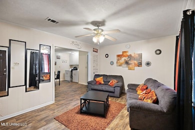 1006 Charles Howard Dr, Hazlehurst, MS 39083 - photo 5