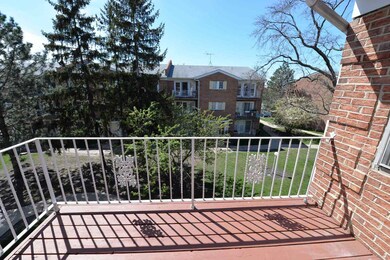 615 Quincy Bridge Ln unit 302, Glenview, IL 60025 - photo 4