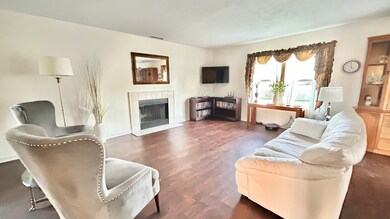 859 Pine Lake Dr, Greenwood, IN 46143 - photo 5