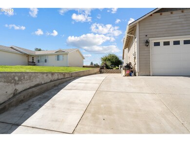835 Lakeview Ct, Heppner, OR 97836 - photo 2