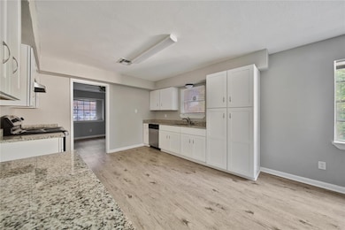 10071 Woodhollow Dr, Conroe, TX 77385 - photo 4