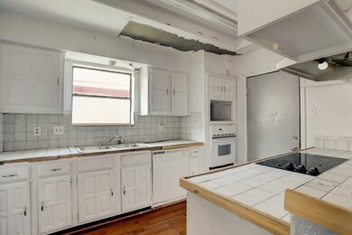 8715 Wildforest Dr, Houston, TX 77088 - photo 7