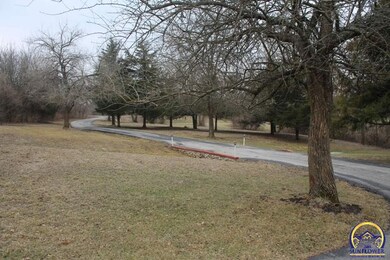 7820 SW Huntoon St, Topeka, KS 66615 - photo 3