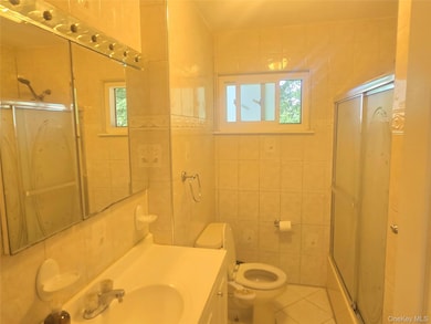 581 Meacham Ave unit 2nd Floor, Elmont, NY 11003 - photo 7