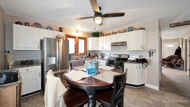 100 Filip St, Algonquin, IL 60102 - photo 5