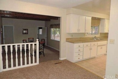 dining area entrance to kitchen