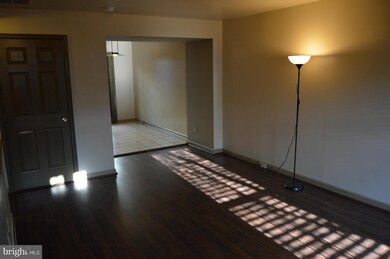 1879 Tiger Lily Cir, Woodbridge, VA 22192 - photo 4