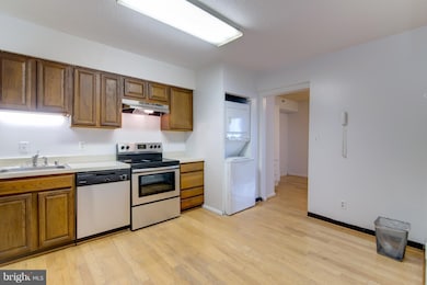 Skyline House unit 1613, Baileys Crossroads, VA 22041 - photo 4