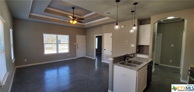 1561 N Heideke St, Seguin, TX 78155 - photo 3