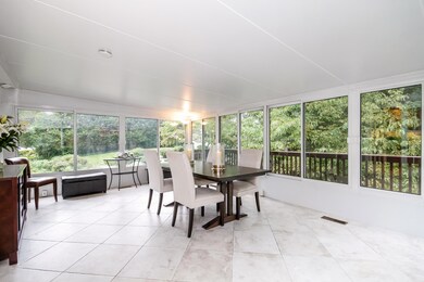 021-photo-sun-room-6279411