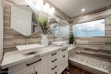 1613 Hidden Spring Dr, Las Vegas, NV 89117 - photo 6