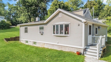 5 Spruce St, Lake Peekskill, NY 10537 - photo 2