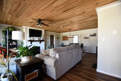 414 Riddell Ct, Irvine, KY 40336 - photo 2