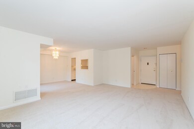 Elmont Condominium unit 312, Baltimore, MD 21215 - photo 4