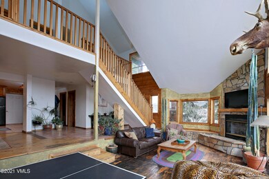466_lariat_loop_living_3
