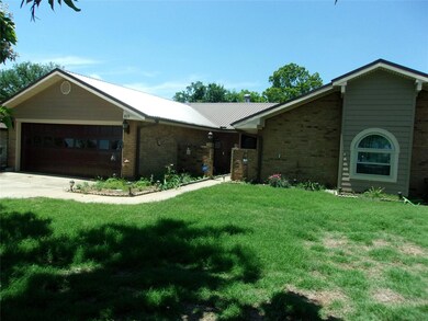 839 N Avenue B, Springtown, TX 76082 - photo 7