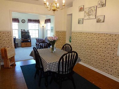 Dining Room. Full dining room