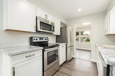 R - Byron Ave 033