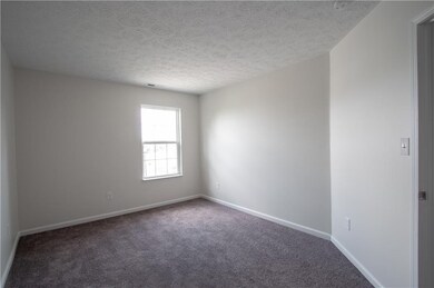 3304 Limber Pine Dr, Whiteland, IN 46184 - photo 5