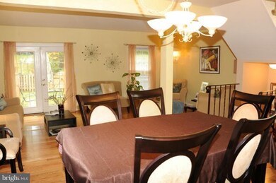 7909 Bethelen Woods Ln, Springfield, VA 22153 - photo 2