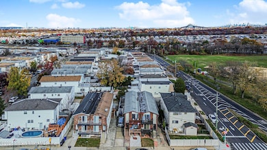 191 Lamberts Ln, Staten Island, NY 10314 - photo 3