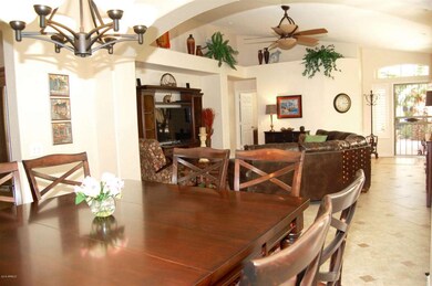 DINING:LIVING ROOM