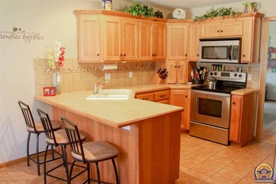 4322 SW Misty Harbor Dr, Topeka, KS 66610 - photo 5