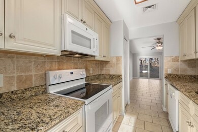 69 Oakwood Ln unit 69, Worcester, MA 01604 - photo 7