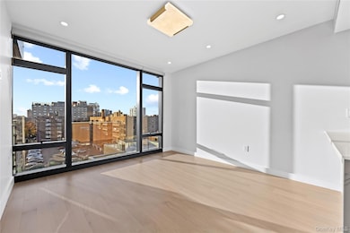 38-20 Parsons Blvd unit 619, Flushing, NY 11354 - photo 5