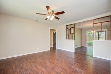 10511 Hollyglen Dr, Houston, TX 77016 - photo 4
