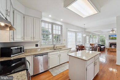 3663 Thomasson Crossing Dr, Triangle, VA 22172 - photo 5