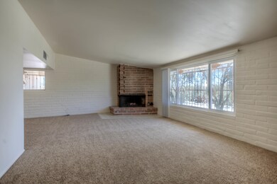 6 Living Room photo a