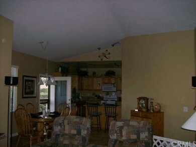 From livingarea into dining & kitchen area