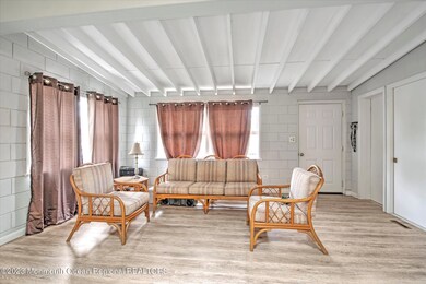 05-LIVING ROOM