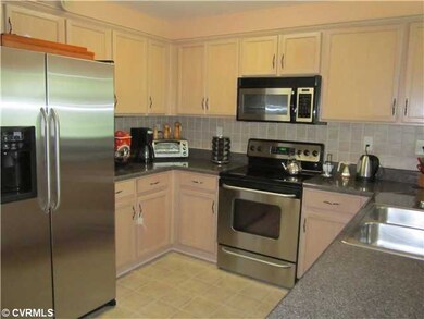 Kitchen - Gorgeous kitchen with lots of stainless 