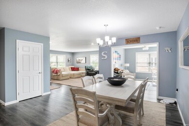 212 E Charter Dr, Muncie, IN 47303 - photo 4