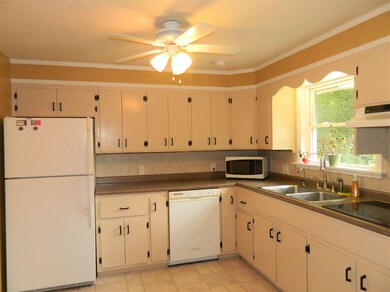 Lots of cabinets!