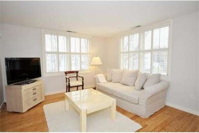 26 Holly Ln unit 3D, Chestnut Hill, MA 02467 - photo 3